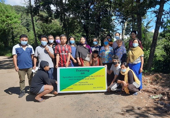 Officials and participants during the training and demonstration held at Aotsakili and Lokobomi Village on August 26. (Photo Courtesy: ATMA Akuhaito)
